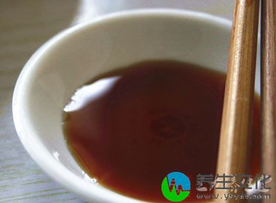 女人还是有点“醋意”的好。每日三餐中食用醋可以延缓血管的硬化