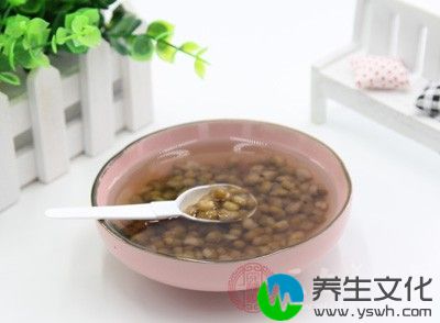 最好以好消化、好吸收的流食和半流食为主