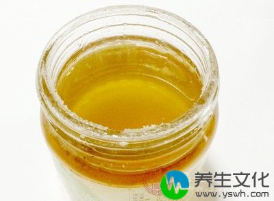 吃蜂蜜，很多人都喜欢，用来泡蜂蜜水、做药膳都是极好的