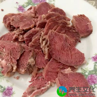 牛肉200克，鸡蛋5个，色拉油适量，食盐1茶勺