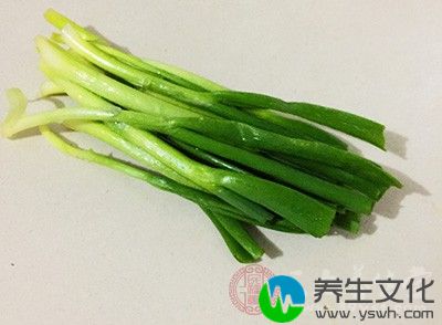 辛辣食品，例如：大葱、生蒜、辣椒、胡椒等刺激性食物会引起血管扩张和器官充血