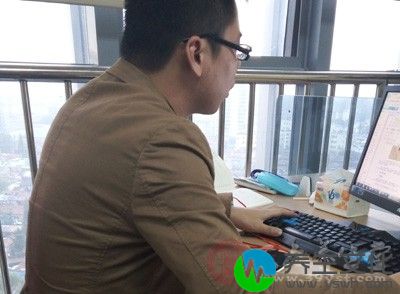 男性承受的社会压力，以及家庭责任，往往会更大一些