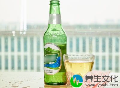 利用啤酒可以很好地收缩毛孔哦