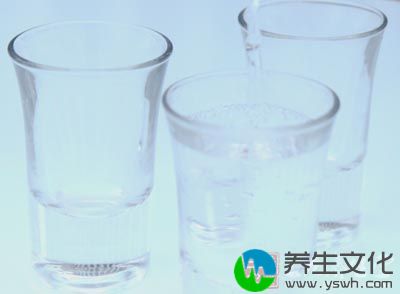 上为粗末，酒四升和入大瓶内，油纸竹叶牢封瓶口