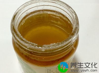 蜂蜜为主要原料制作而成的蜂蜜面膜