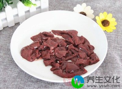 进补含铁丰富的食物非常重要。鱼、瘦肉、动物肝、动物血等含铁丰富