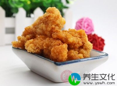 油炸鸡腿、鸡翅、肉圆等食物是非常常见