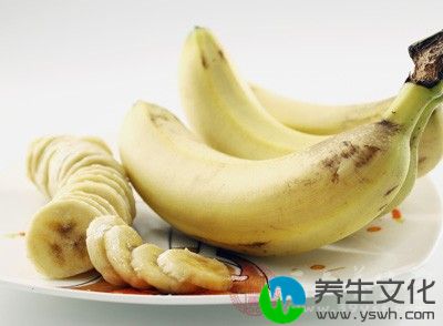 可以给病人吃香蕉、芝麻等镇定安神的食物，缓解病人痛苦