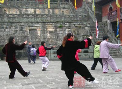 24式杨氏太极拳 太极拳对人体的两大好处