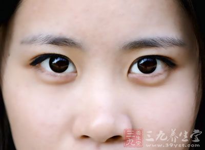 女人眉毛又高又粗竟会克夫