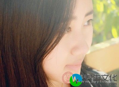 女人喝酵素能够帮助延缓衰老