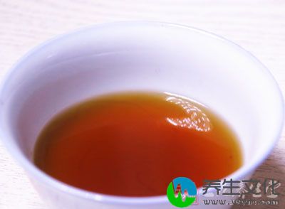 上药用烧酒000ml浸泡10日，去渣过滤，加红砂糖适量