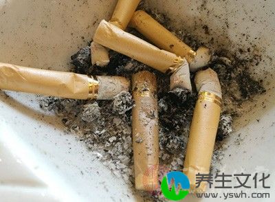 而且长期吸烟优惠导致慢性尼古丁中毒