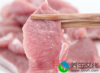 肉色发红，颜色异常鲜艳