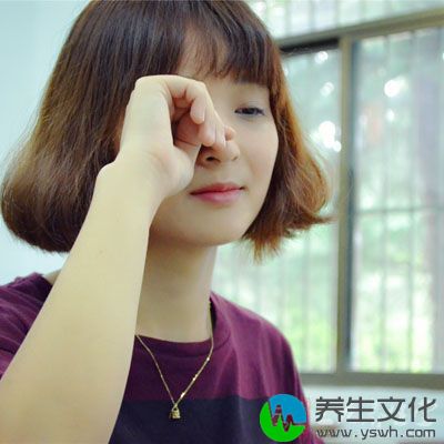 出现有女人嬉闹的画面，可要小心近期内犯小人