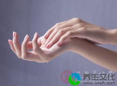 每天最好抹4次保湿霜