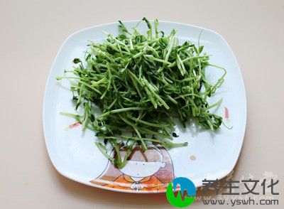 豌豆苗250克，盐3克