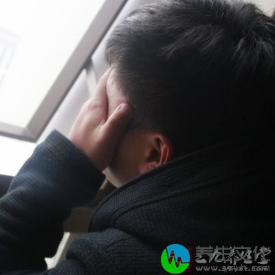 长期大量服用可以引起视力模糊、乳腺肿大、腹泻、头晕等不良反应