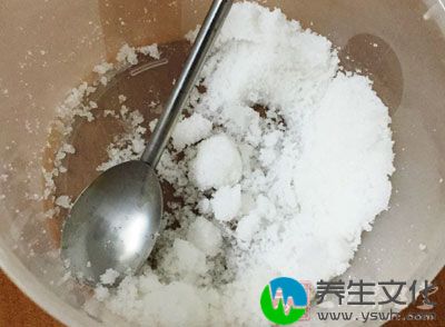 椰树牌椰奶一瓶、糖30g、桃50g、吉丁片3片