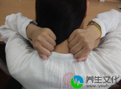 不可以在颈部过于劳累的状态下工作、看书、上网等