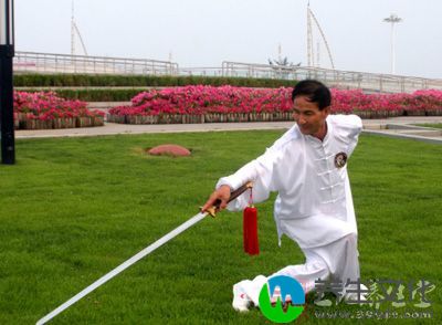 握剑时，食指不能压在护手之上