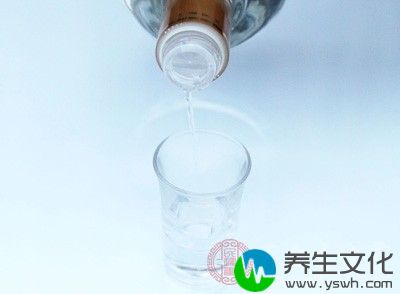 长期酗酒，可能对肝脏已造成影响