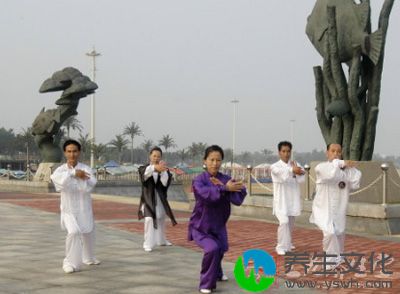 由心而眼神、四肢、躯干上下照顾完整，一气不能散乱