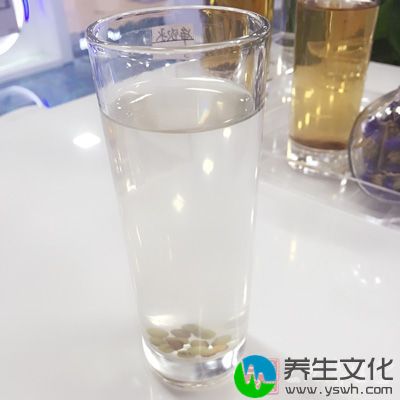 矿泉水吸收锑的原理就像水吸收袋泡茶中的茶味道一样