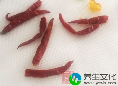 豆角，肉末，橄榄菜，红辣椒，姜，蒜