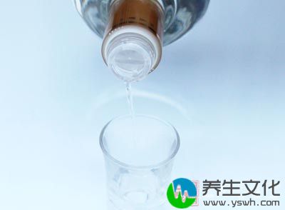 上细剉，每用药一两，酒半斤，煎三五沸，去滓