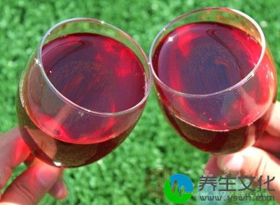 高度酒的酒精进入体内90%以上是通过肝脏代谢的