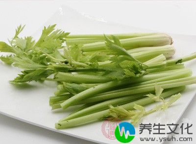 准备适量的芹菜