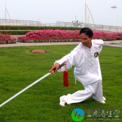 学习太极拳身要稳