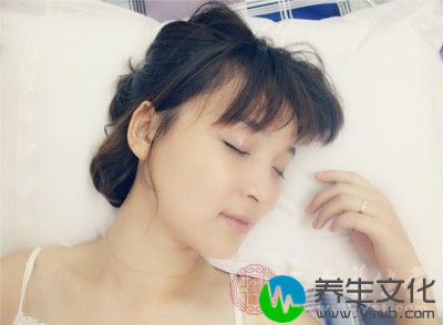 睡眠可以养足我们的气血，也可以让疲惫了一天的眼睛