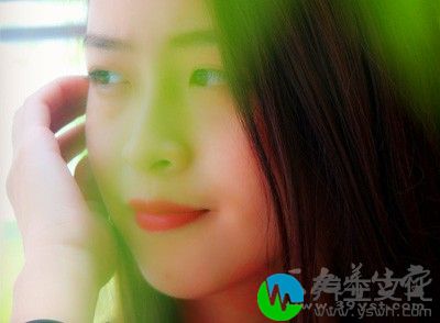 女性无论在什么年龄，都会对外在的美貌比较重视