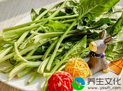 如牛奶、鸡蛋、豆浆、猪肝、菠菜、猪肉、鸡肉、羊肉等，忌食生冷瓜果