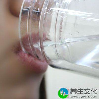 根据人体对水分的需求，你每天至少应该喝1500ml的水才够