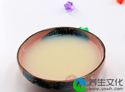 女性衰老和雌激素减少有关，而豆浆中的大豆异黄酮、大豆蛋白、卵磷脂等