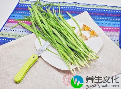 预防龋齿，由于韭菜含膳食纤维较多，较耐咀嚼，进食时可锻炼咀嚼肌，可有效预防龋齿的产生