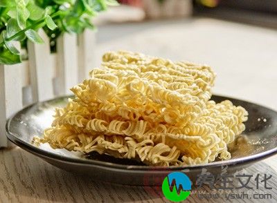 方便面是油炸食品，不宜于消化