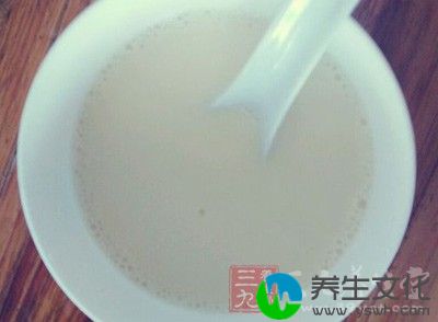 由于豆浆是由大豆制成的