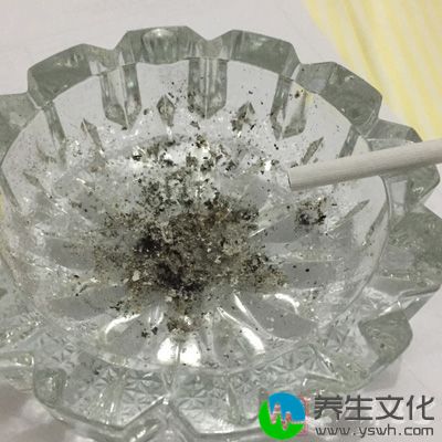 很多上班族喜欢用抽烟来缓解压力