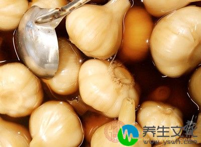 糖尿病患者饮食尽量平淡不可过咸，避免摄食加工或腌制的食品