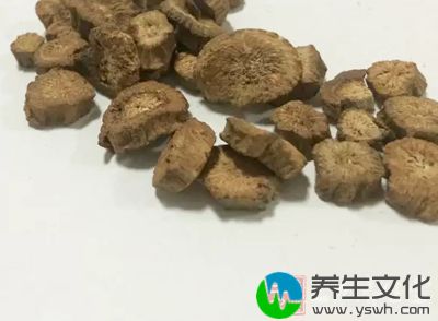 用牛蒡子一钱、麝香少许，温酒小口送下