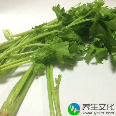 撒上芹菜丁、淋上香油即可