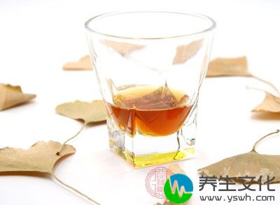 肝硬化患者应该戒酒或避免饮用含酒精的饮料