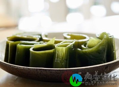 紫菜和海带这类海藻类的食物可以补钙、补铁