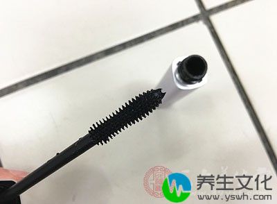 不可使用含有重金属的化妆护肤品