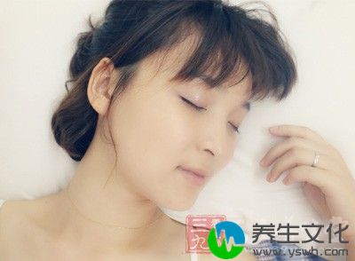 一定要有良好的睡眠品质，否则用再好再贵的保养品，也是无用的