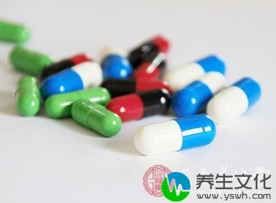 可以服用一定量芬必得、阿托品片及安定片等止疼药